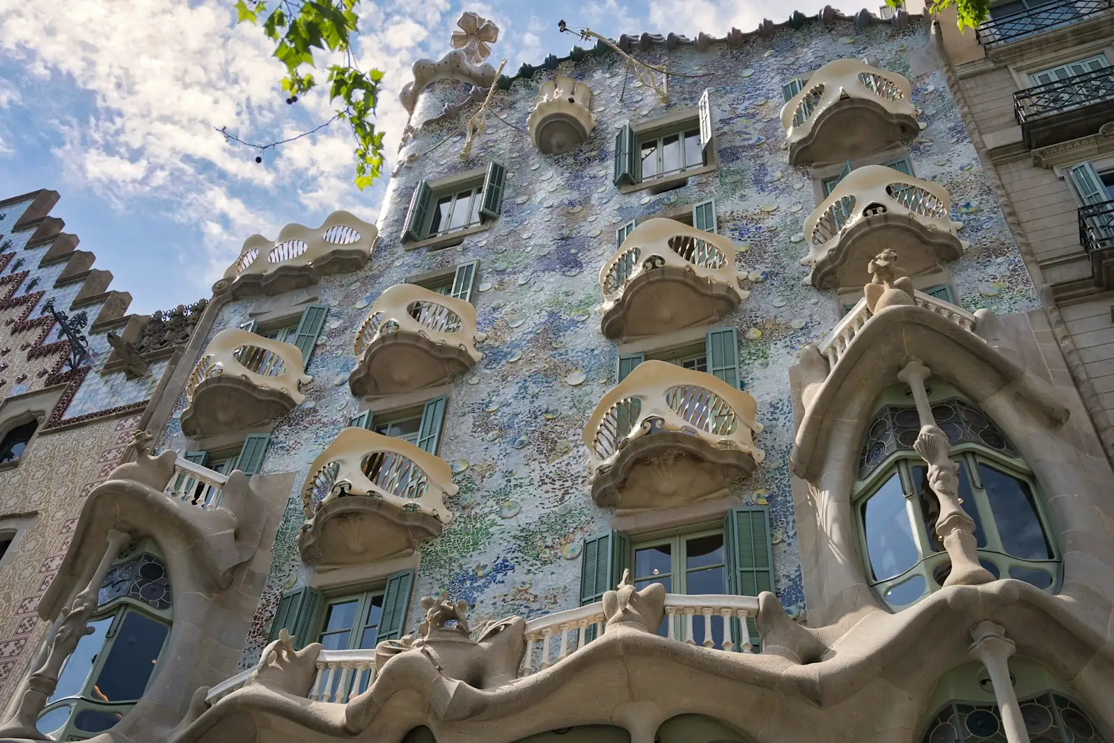 Fachada modernista de la Casa Batlló en el Eixample de Barcelona