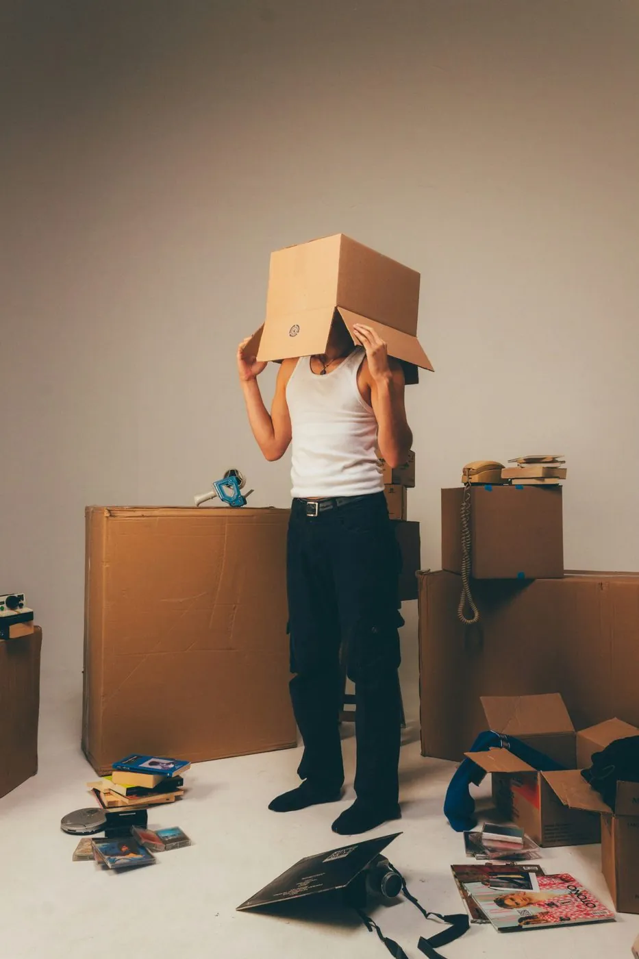 Cajas de mudanza preparadas antes de comenzar una reforma integral de vivienda